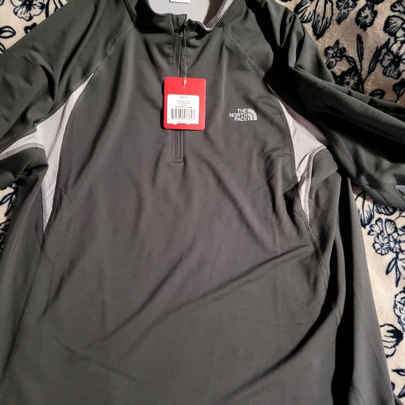 NWT mens Northface xl activeware top - Picture 6 of 7